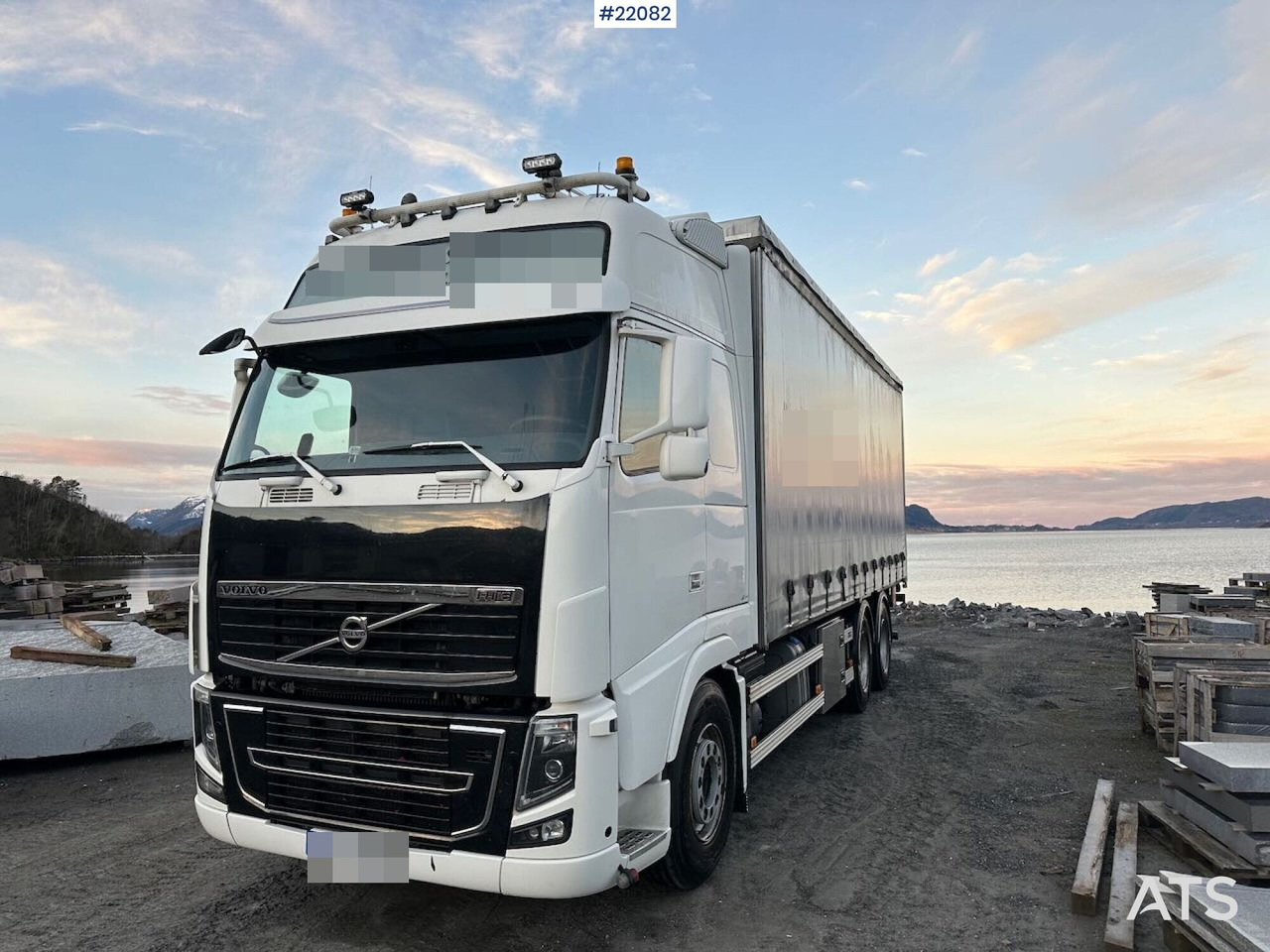 Volvo FH16 700 - Box truck: picture 1 Volvo FH16 700 - Box truck: picture 1