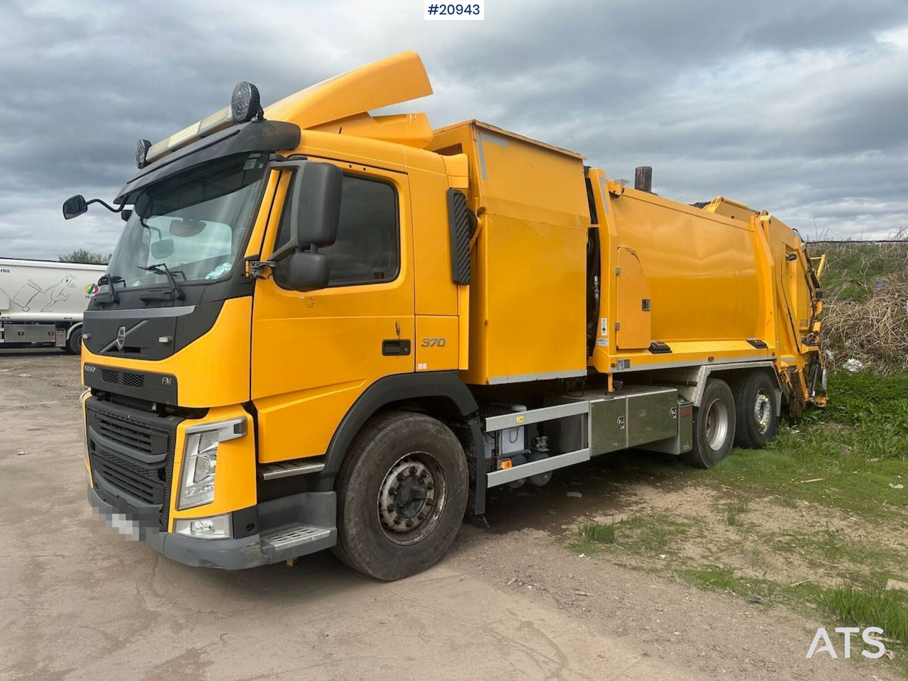 Volvo FM370 - Garbage truck: picture 2 Volvo FM370 - Garbage truck: picture 2