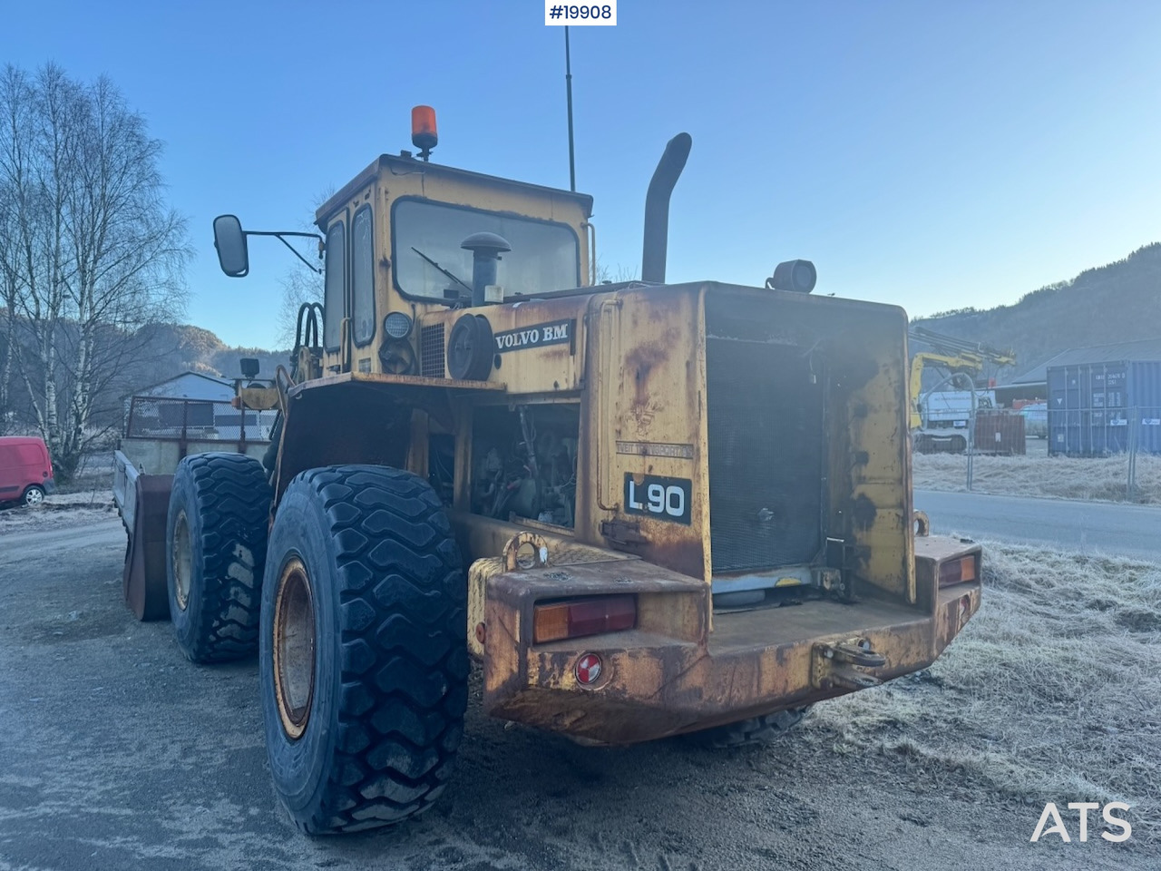 Wheel loader Volvo L90: picture 6