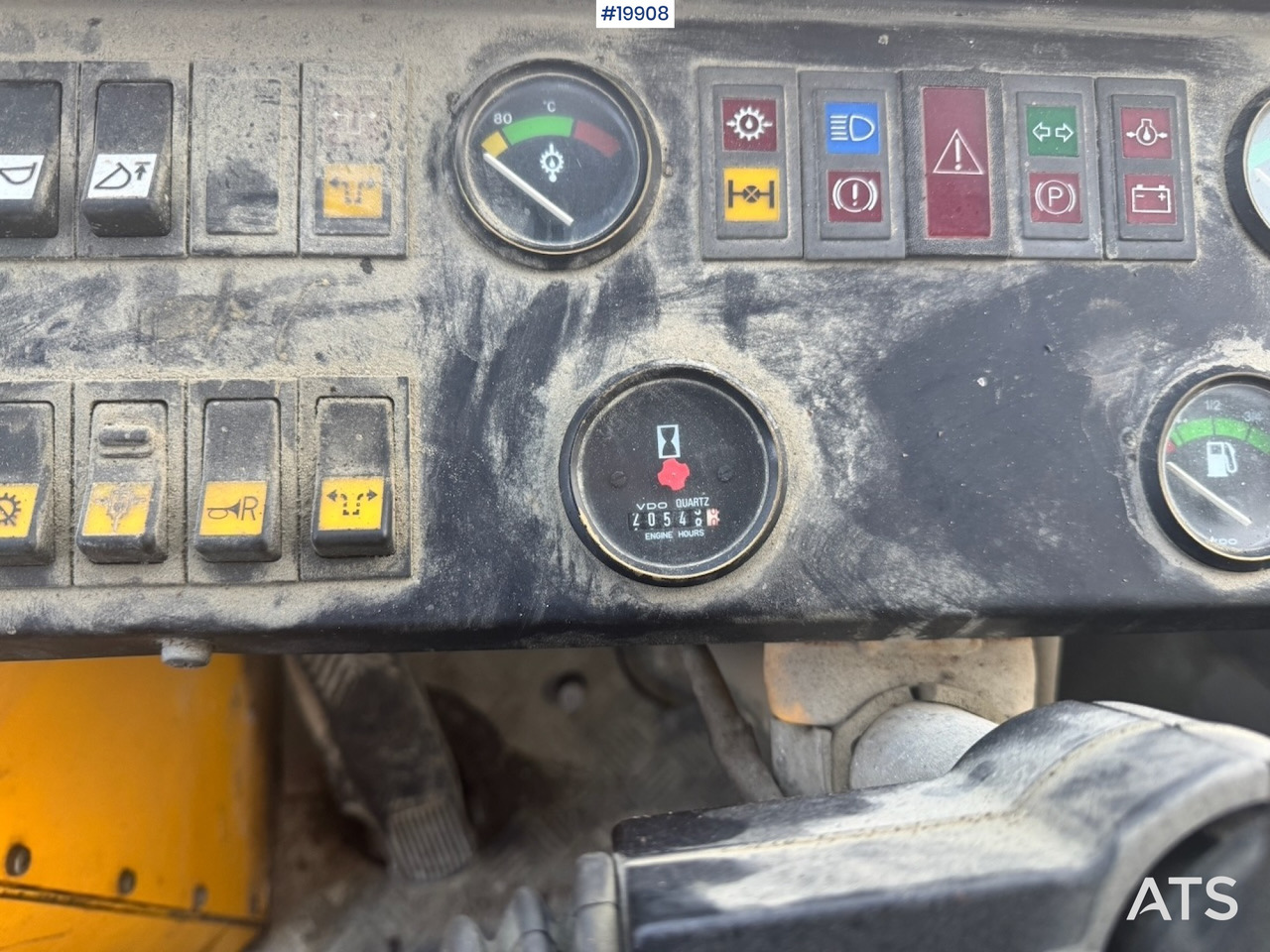 Wheel loader Volvo L90: picture 18