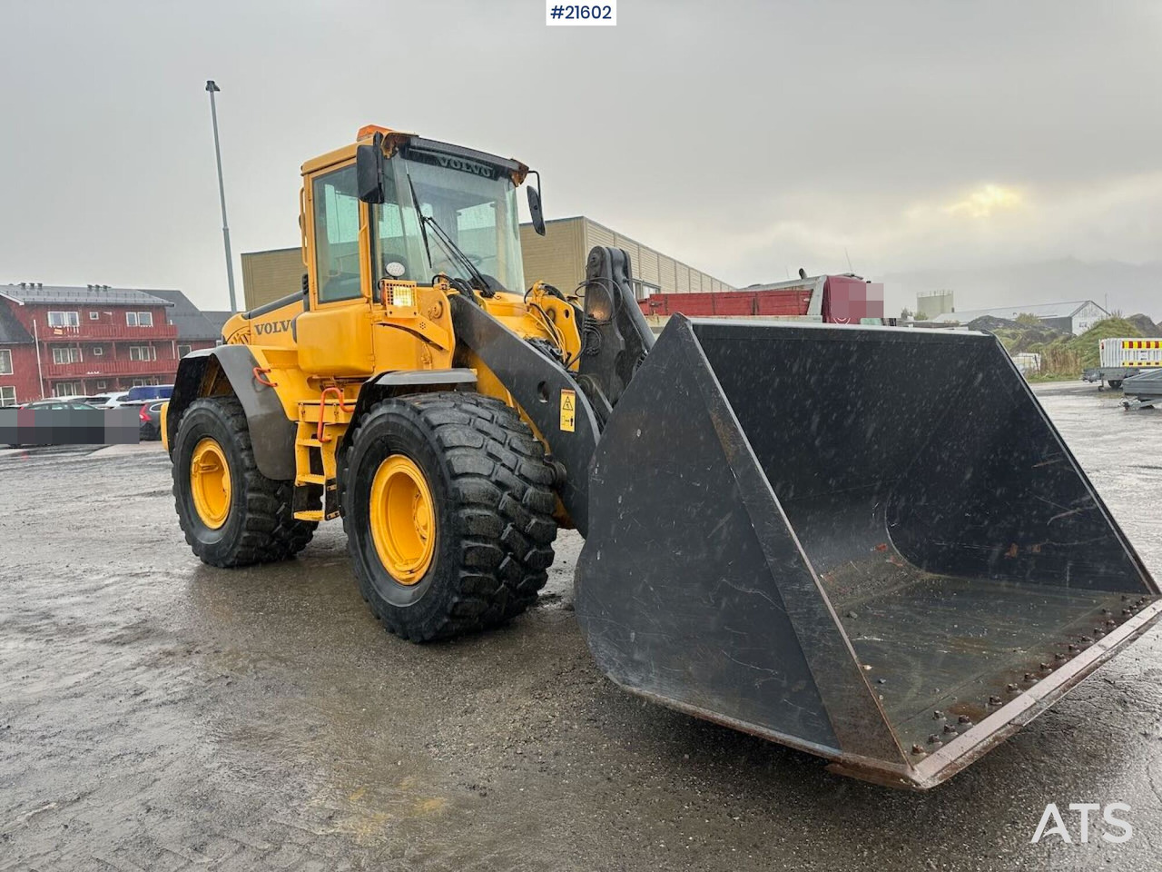 Volvo L90E hjullaster m/ 3. og 4. funksjon, skuffe, 2 sett dekk og multifaster. Nettopp påkostet 100.000kr - Wheel loader: picture 5 Volvo L90E hjullaster m/ 3. og 4. funksjon, skuffe, 2 sett dekk og multifaster. Nettopp påkostet 100.000kr - Wheel loader: picture 5