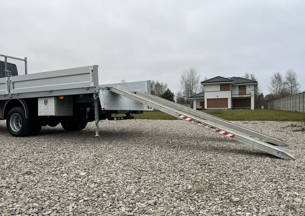 Iveco Daily 70C18 7-osobowy Doka_Brygadowy Skrzynia_5m + HAK 3.0/180KM - Dropside/ Flatbed truck: picture 3 Iveco Daily 70C18 7-osobowy Doka_Brygadowy Skrzynia_5m + HAK 3.0/180KM - Dropside/ Flatbed truck: picture 3