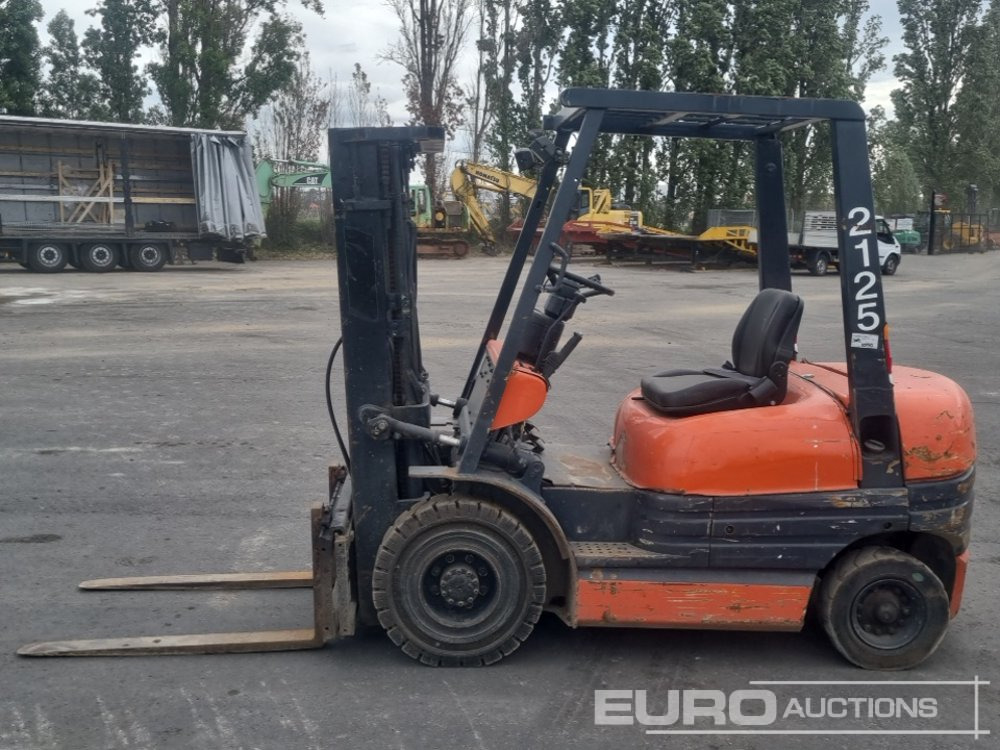1995 Toyota 26FDF25 - Forklift: picture 2 1995 Toyota 26FDF25 - Forklift: picture 2
