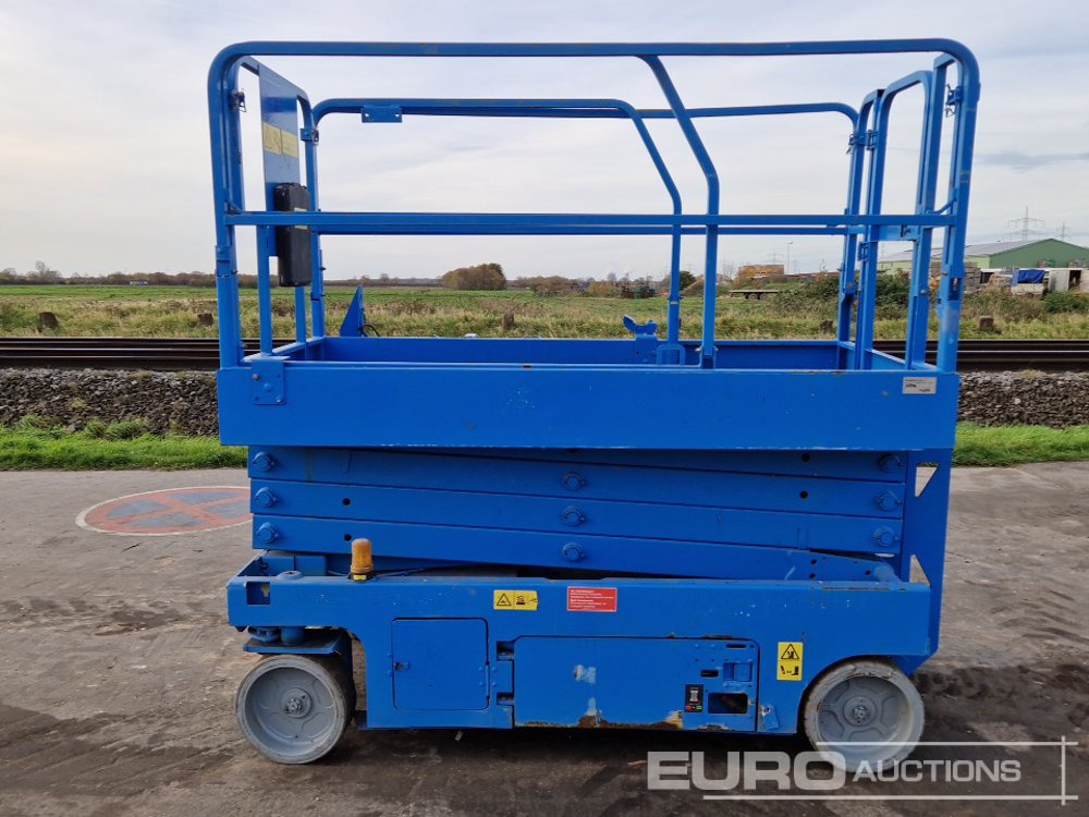2013 Genie GS-2646 - Scissor lift: picture 2 2013 Genie GS-2646 - Scissor lift: picture 2