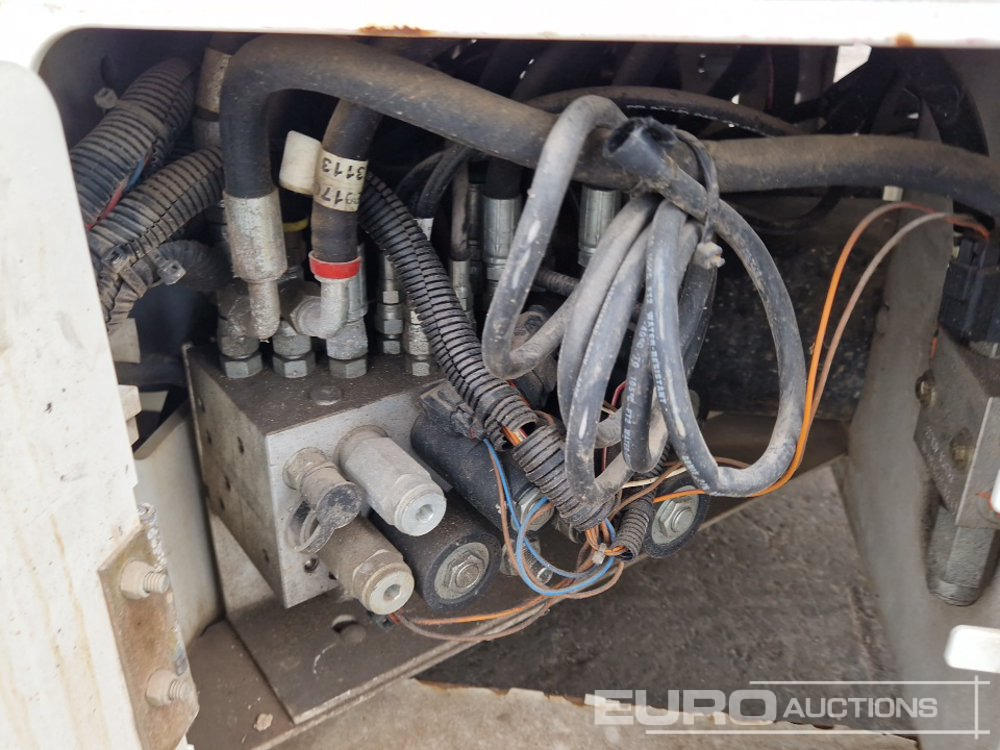 Aerial platform 2013 Genie GS-4047: picture 20