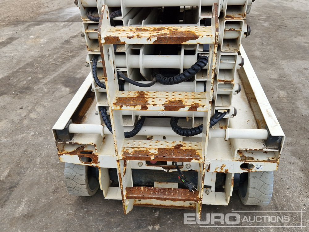 Aerial platform 2013 Genie GS-4047: picture 14