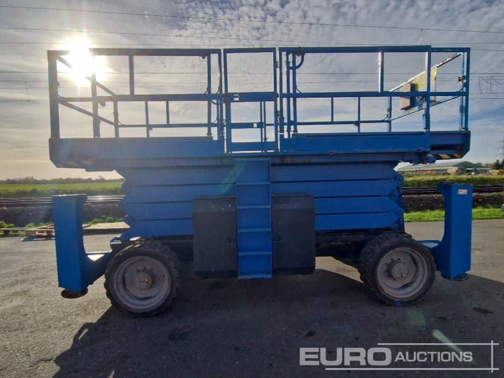 2015 Genie GS4390RT - Scissor lift: picture 2 2015 Genie GS4390RT - Scissor lift: picture 2