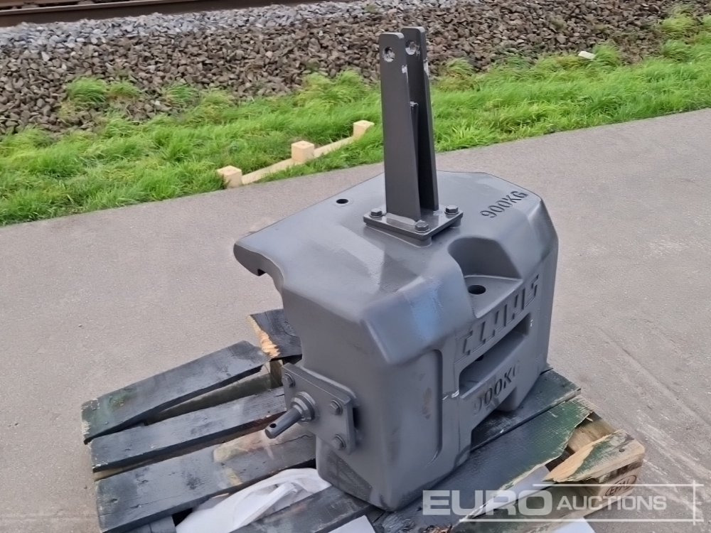 Unused 2025 Claas 900 kg Cast Iron Block Weight. Can be Mounted on the Front Weight Carrier, Front Hitch or Rear Hitch - Agricultural machinery: picture 4 Unused 2025 Claas 900 kg Cast Iron Block Weight. Can be Mounted on the Front Weight Carrier, Front Hitch or Rear Hitch - Agricultural machinery: picture 4