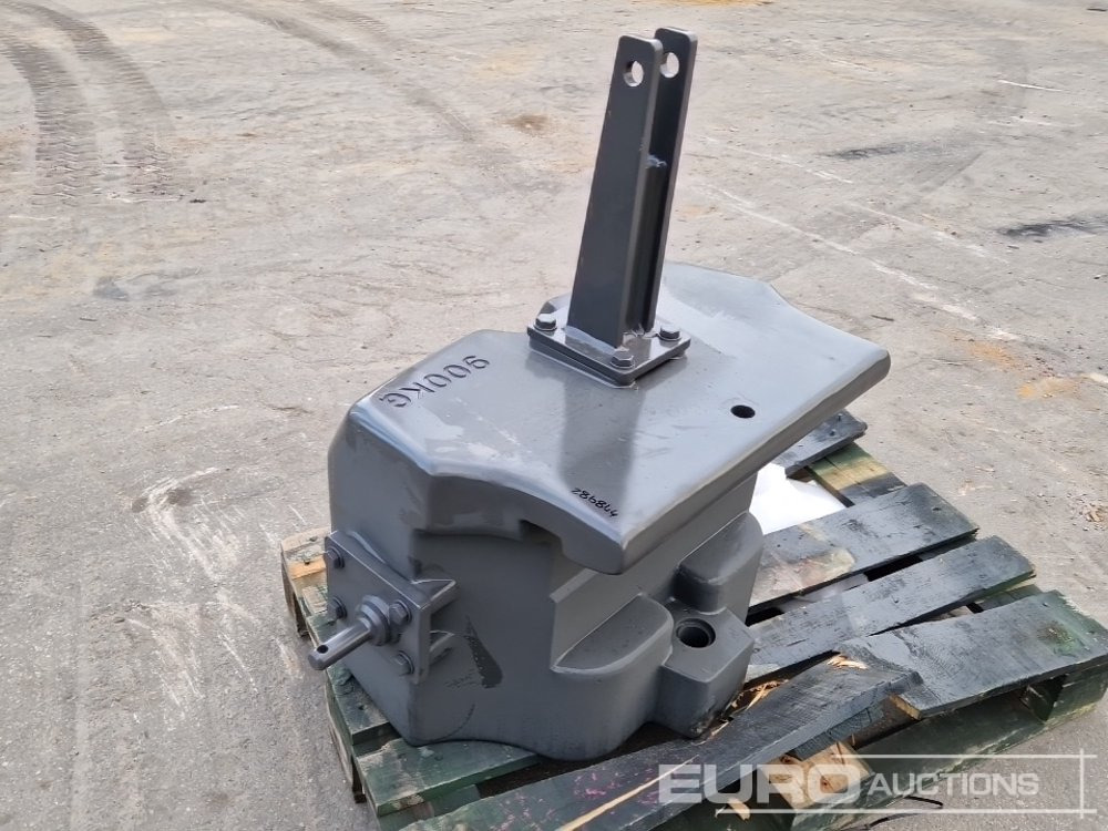 Unused 2025 Claas 900 kg Cast Iron Block Weight. Can be Mounted on the Front Weight Carrier, Front Hitch or Rear Hitch - Agricultural machinery: picture 2 Unused 2025 Claas 900 kg Cast Iron Block Weight. Can be Mounted on the Front Weight Carrier, Front Hitch or Rear Hitch - Agricultural machinery: picture 2