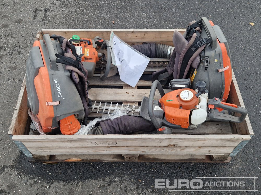 Husqvarna Leaf Blower (2 of) + Hedge Trimmer - Construction equipment: picture 1 Husqvarna Leaf Blower (2 of) + Hedge Trimmer - Construction equipment: picture 1