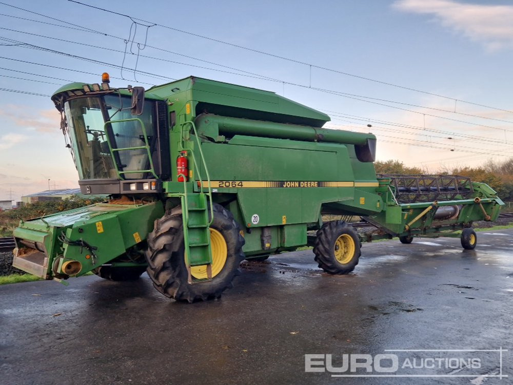 John Deere 2064 - Combine harvester: picture 1 John Deere 2064 - Combine harvester: picture 1