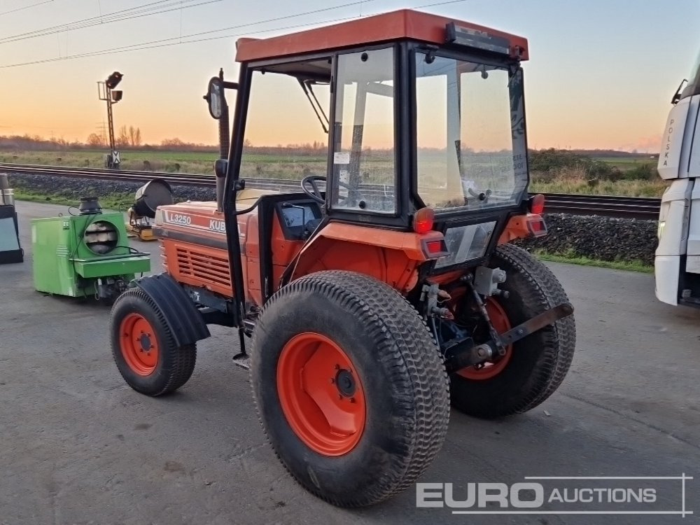 Kubota L3250D - Mini tractor: picture 3 Kubota L3250D - Mini tractor: picture 3