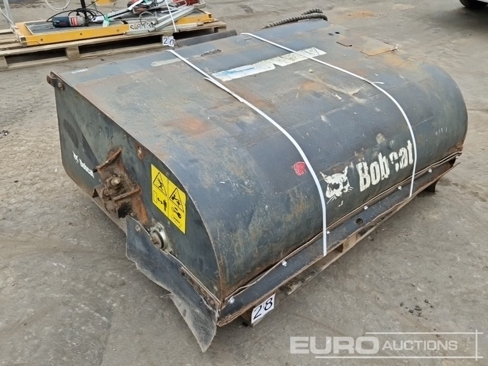 Bobcat Sweeper to suut Skidsteer Loader - Material handling equipment: picture 4 Bobcat Sweeper to suut Skidsteer Loader - Material handling equipment: picture 4