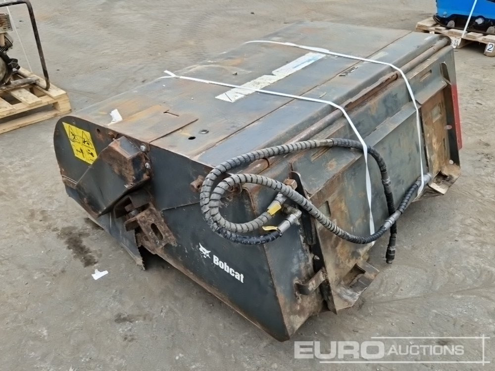 Bobcat Sweeper to suut Skidsteer Loader - Material handling equipment: picture 2 Bobcat Sweeper to suut Skidsteer Loader - Material handling equipment: picture 2