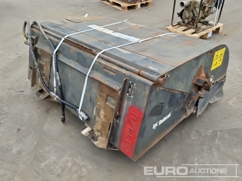 Bobcat Sweeper to suut Skidsteer Loader - Material handling equipment: picture 3 Bobcat Sweeper to suut Skidsteer Loader - Material handling equipment: picture 3