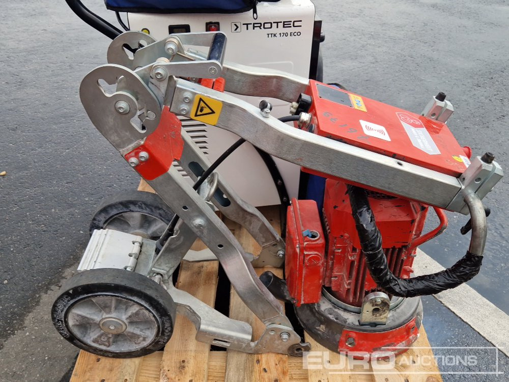 Pallet Of Ground Scraper, Dehumidifier, Portable Generator, Paint Spray Accessoires - Construction equipment: picture 5 Pallet Of Ground Scraper, Dehumidifier, Portable Generator, Paint Spray Accessoires - Construction equipment: picture 5