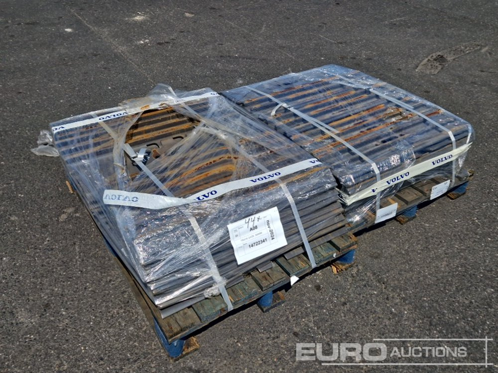 800mm Steel Track Plates to suit Volvo EC200 - Spare parts for Excavator: picture 1 800mm Steel Track Plates to suit Volvo EC200 - Spare parts for Excavator: picture 1