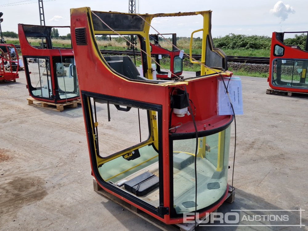 Cabin to suit Yannar VIO57 - Spare parts for Excavator: picture 3 Cabin to suit Yannar VIO57 - Spare parts for Excavator: picture 3
