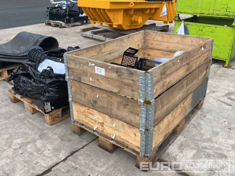 Pallet of Filter Housing, Pipe Work, Radiator to suit CAT (2 of) - Spare parts for Construction machinery: picture 2 Pallet of Filter Housing, Pipe Work, Radiator to suit CAT (2 of) - Spare parts for Construction machinery: picture 2
