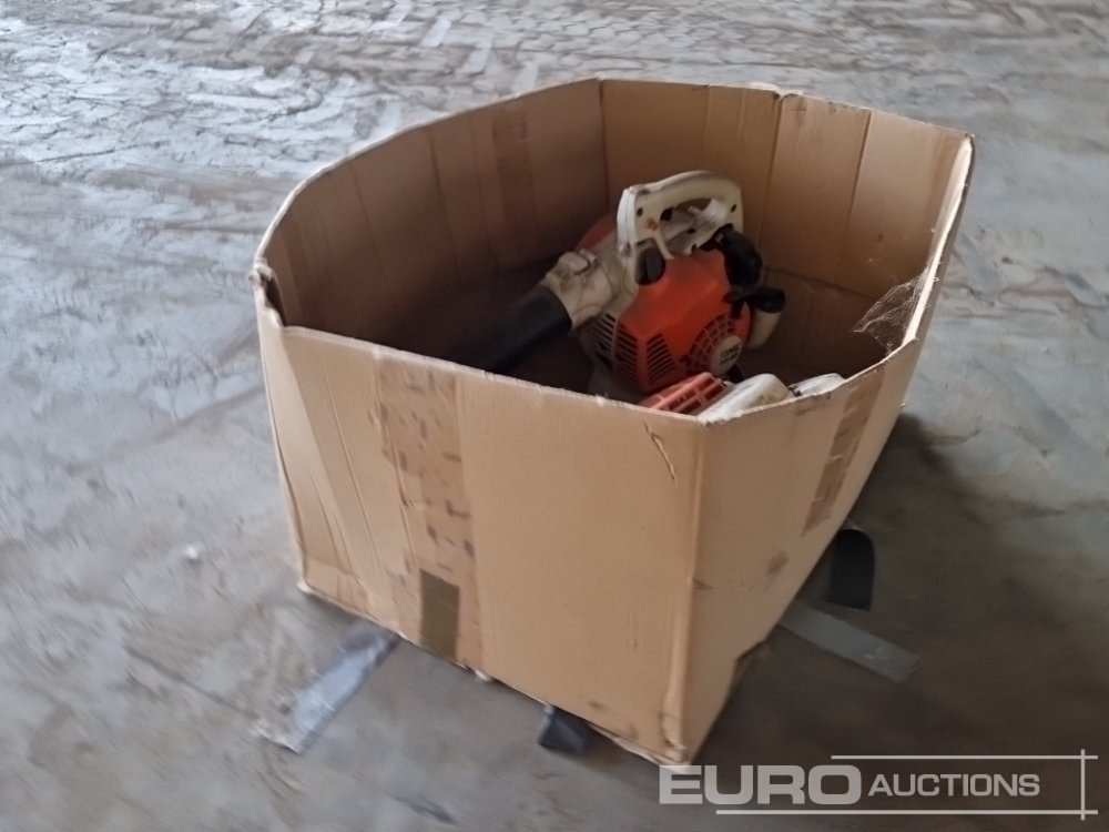 Stihl Leaf Blower (2 of) - Construction equipment: picture 2 Stihl Leaf Blower (2 of) - Construction equipment: picture 2