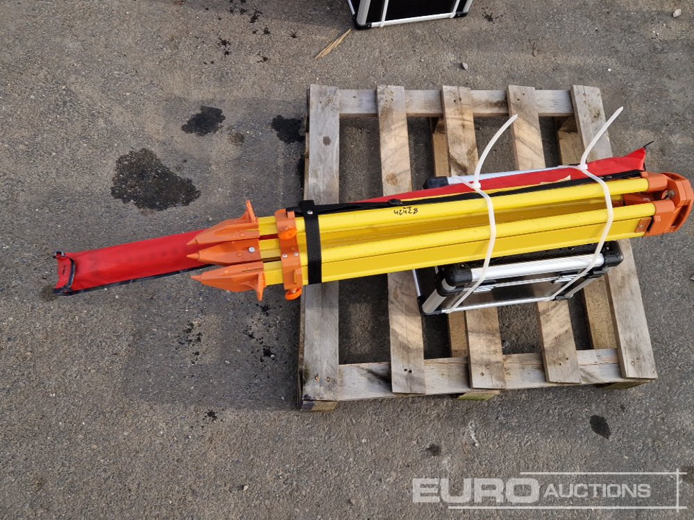 Unused 2025 SKLP Self-Leveling Rotary Laser Level with Batteries, Receiver, Tripod, Grade Rod - Garage equipment: picture 5 Unused 2025 SKLP Self-Leveling Rotary Laser Level with Batteries, Receiver, Tripod, Grade Rod - Garage equipment: picture 5