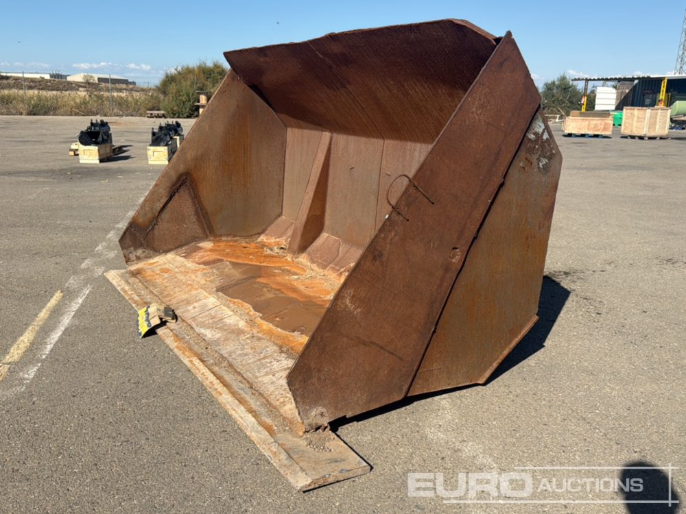 107" Cleaning Bucket - Bucket: picture 2 107" Cleaning Bucket - Bucket: picture 2