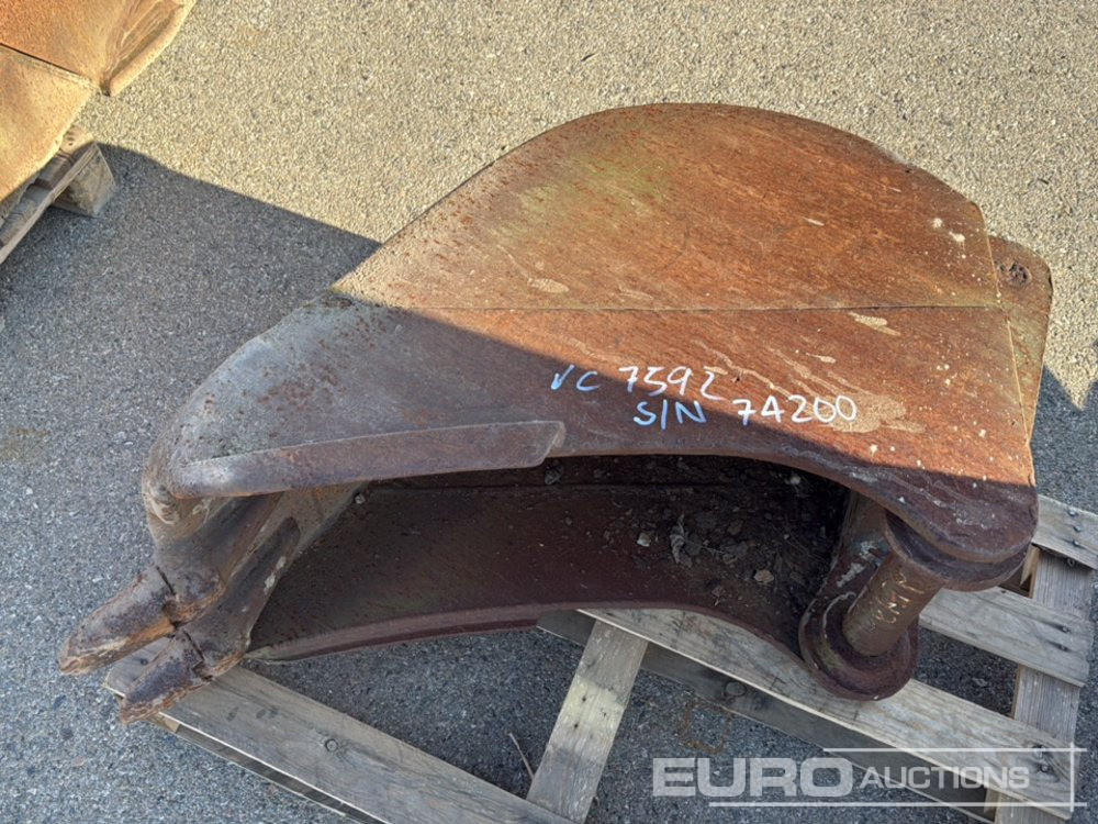16" Digging Bucket to suit Backhoe Loader - Bucket: picture 5 16" Digging Bucket to suit Backhoe Loader - Bucket: picture 5