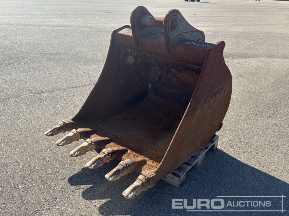 44" Digging Bucket to suit Backhoe Loader - Bucket: picture 1 44" Digging Bucket to suit Backhoe Loader - Bucket: picture 1