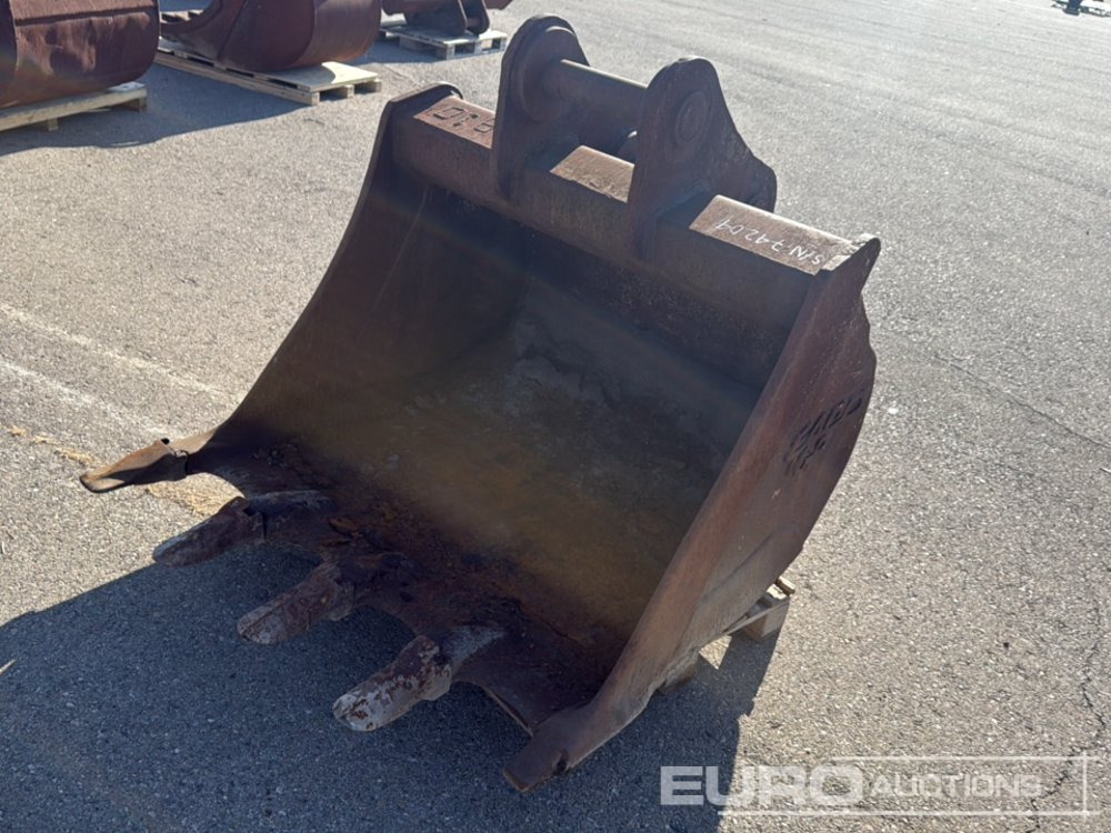 49" Digging Bucket to suit Backhoe Loader - Bucket: picture 2 49" Digging Bucket to suit Backhoe Loader - Bucket: picture 2