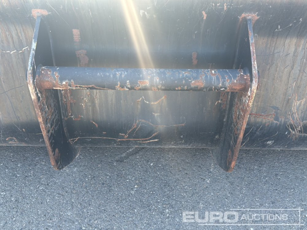 96" Cleaning Bucket - Bucket: picture 5 96" Cleaning Bucket - Bucket: picture 5