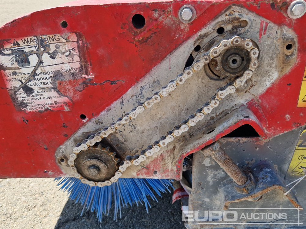 Bobcat 60 SWEEPER - Attachment for Skid steer loader: picture 5 Bobcat 60 SWEEPER - Attachment for Skid steer loader: picture 5