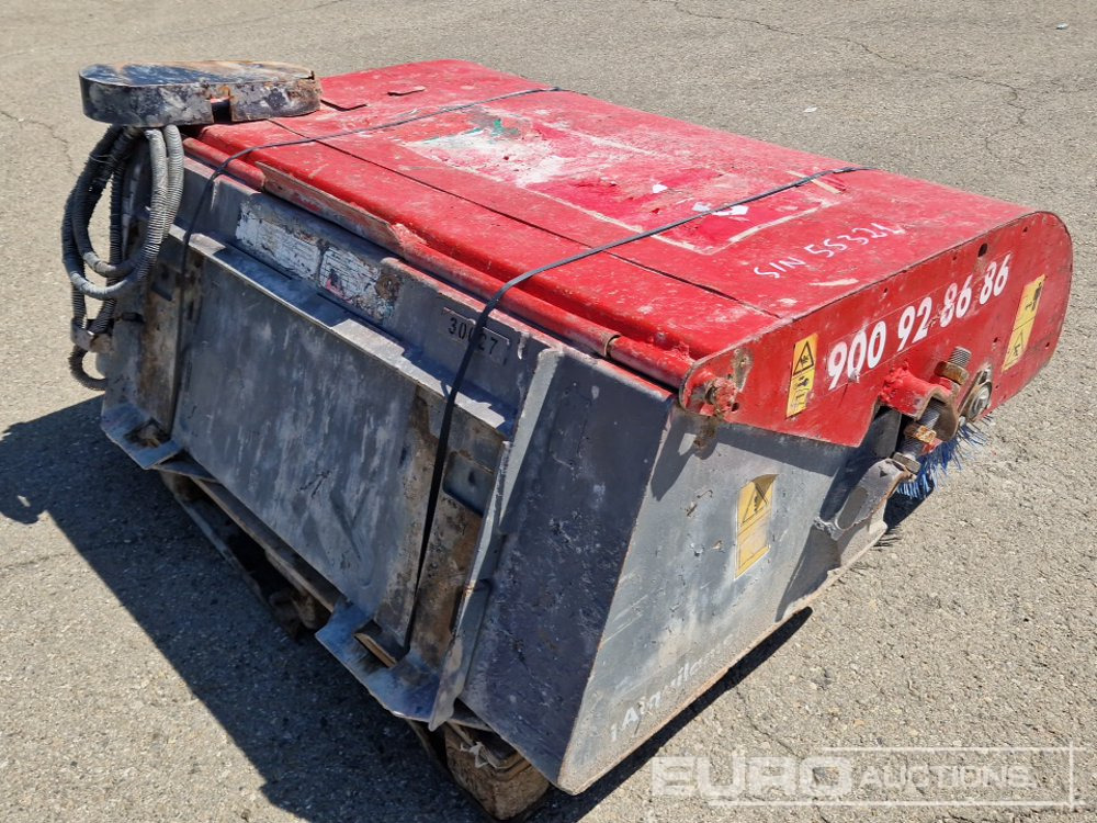 Bobcat 60 SWEEPER - Attachment for Skid steer loader: picture 3 Bobcat 60 SWEEPER - Attachment for Skid steer loader: picture 3