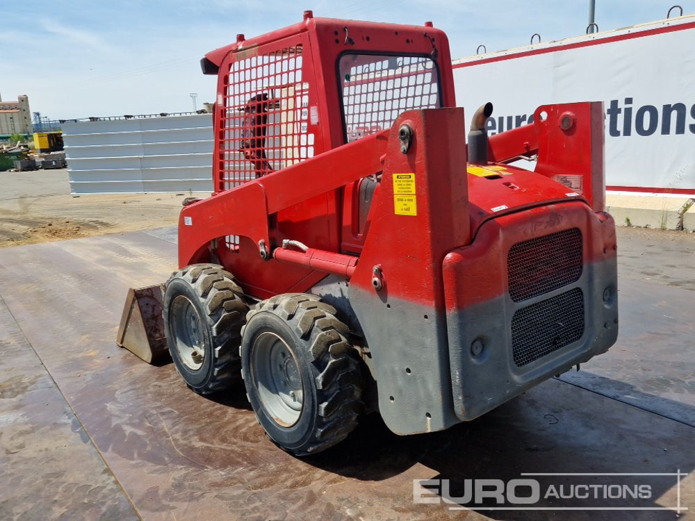 Komatsu SK-714 - Skid steer loader: picture 3 Komatsu SK-714 - Skid steer loader: picture 3