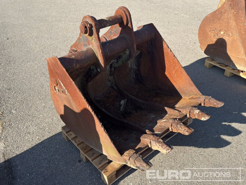 Puma 45" Digging Bucket to suit Backhoe Loader - Bucket: picture 2 Puma 45" Digging Bucket to suit Backhoe Loader - Bucket: picture 2