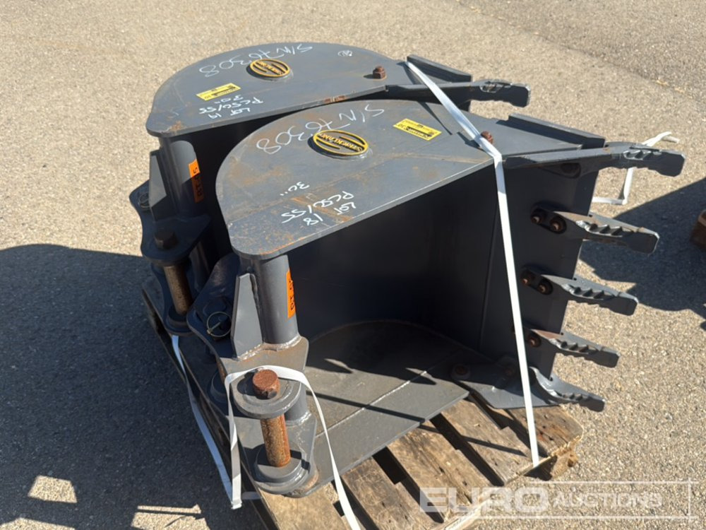Strickland 30" Digging Bucket (2 of) - Bucket: picture 3 Strickland 30" Digging Bucket (2 of) - Bucket: picture 3