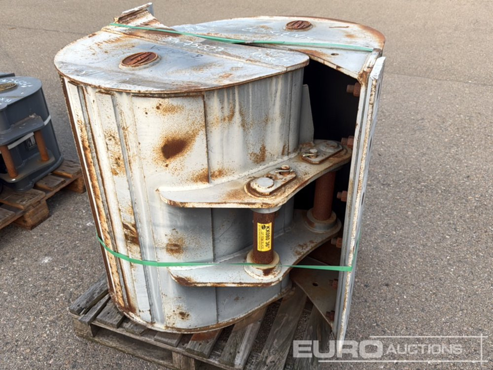 Strickland KX080 - Bucket: picture 2 Strickland KX080 - Bucket: picture 2