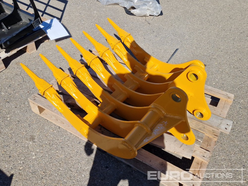 Unused 2025 Captok 32" Rake With Teeth to suit CAT 305 Excavator / Rastrillo para Excavadora CAT 305 - Bucket: picture 3 Unused 2025 Captok 32" Rake With Teeth to suit CAT 305 Excavator / Rastrillo para Excavadora CAT 305 - Bucket: picture 3