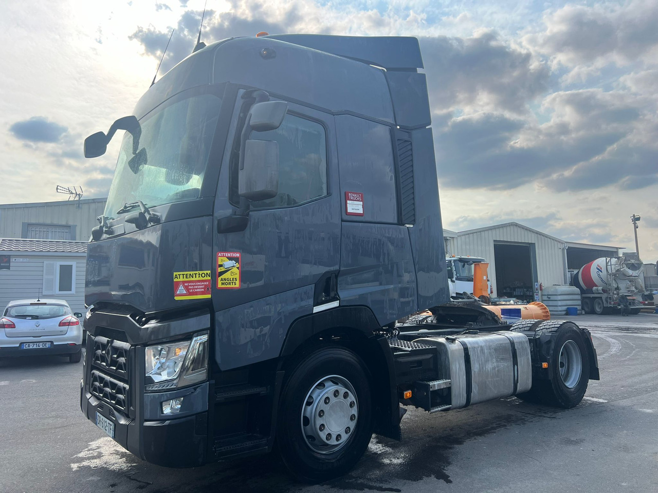 Tracteur Renault DR-612-TF - Tractor unit: picture 2 Tracteur Renault DR-612-TF - Tractor unit: picture 2