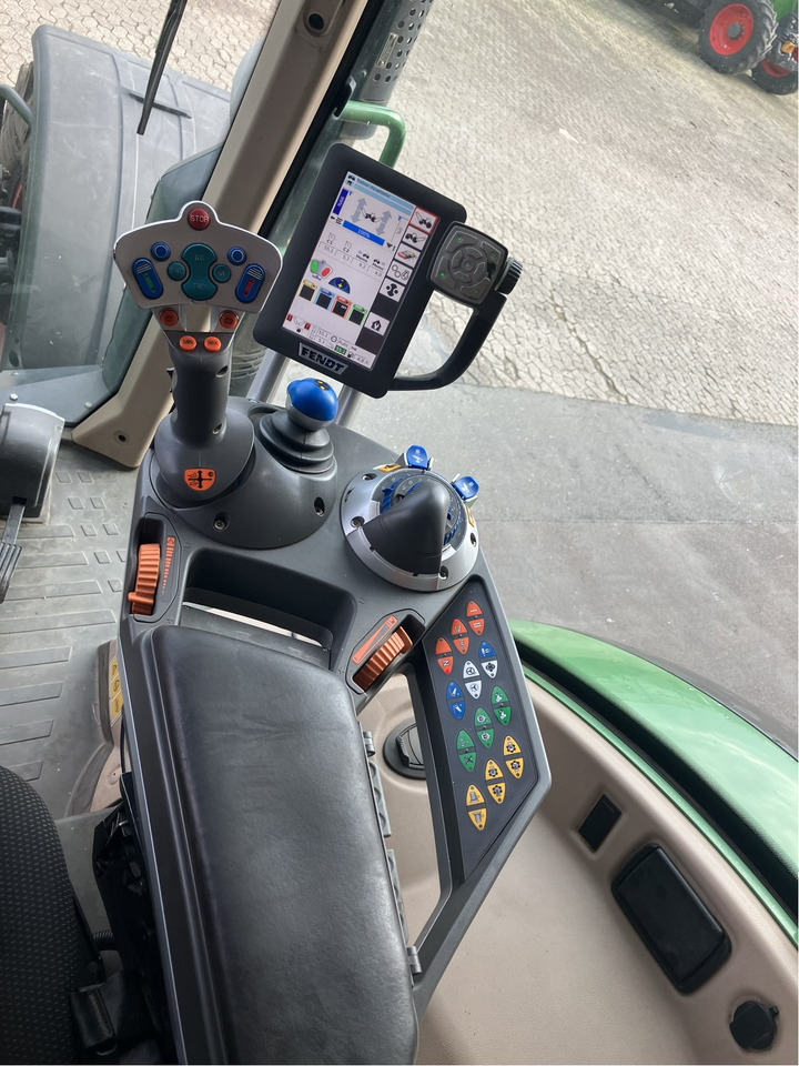 Fendt 718 Vario S4 Power - Farm tractor: picture 5 Fendt 718 Vario S4 Power - Farm tractor: picture 5