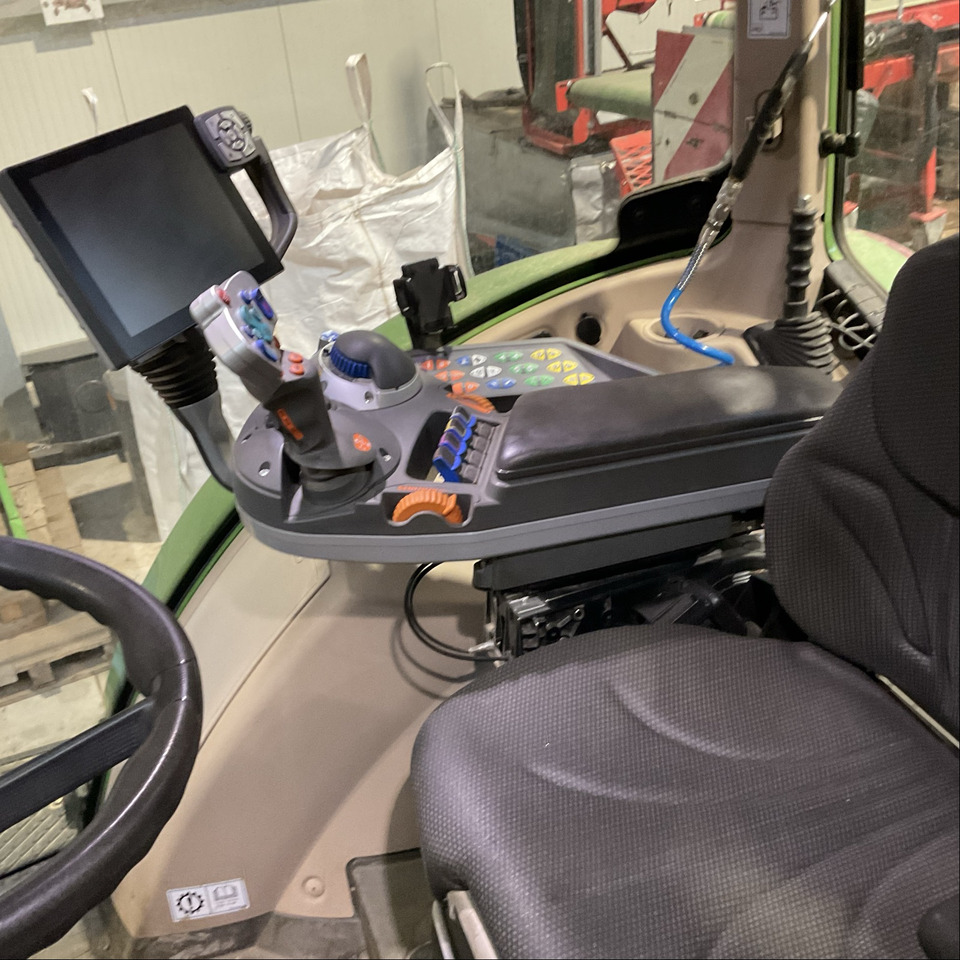 Fendt 718 Vario S4 ProfiPlus - Farm tractor: picture 2 Fendt 718 Vario S4 ProfiPlus - Farm tractor: picture 2