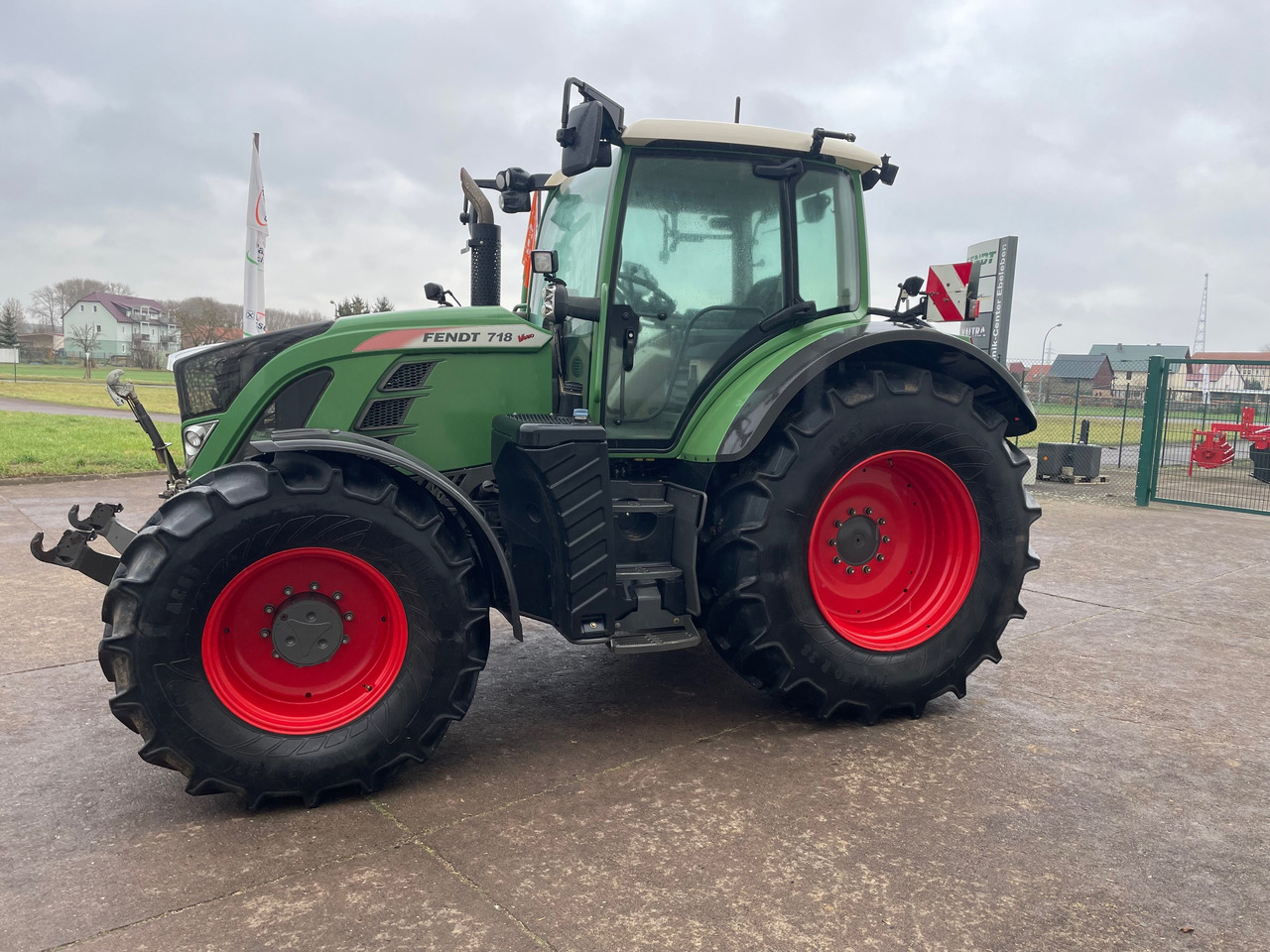 Fendt 718 Vario S4 ProfiPlus - Farm tractor: picture 1 Fendt 718 Vario S4 ProfiPlus - Farm tractor: picture 1
