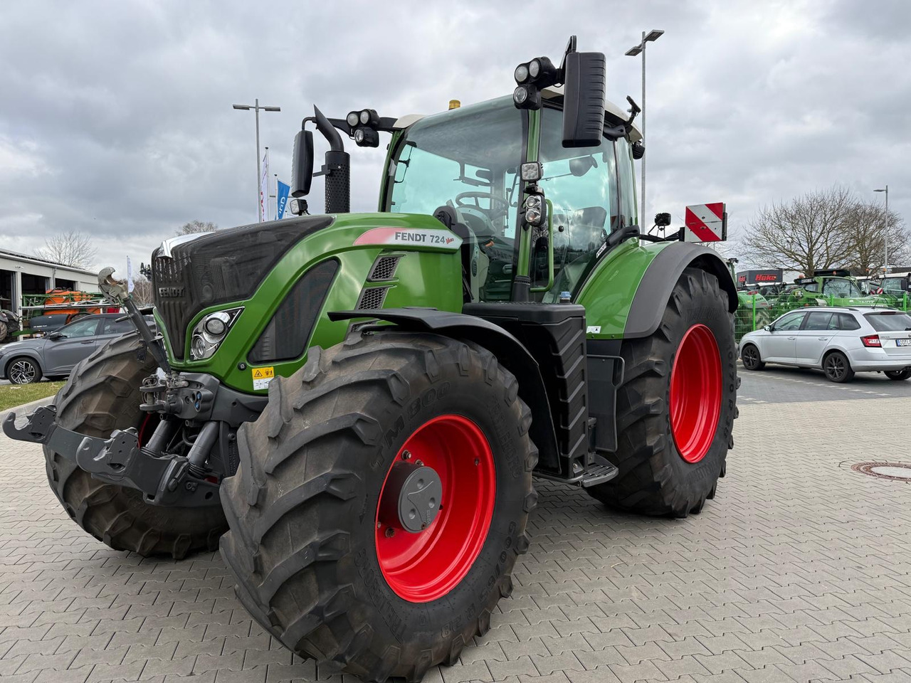 Fendt 724 Vario S4 - Farm tractor: picture 1 Fendt 724 Vario S4 - Farm tractor: picture 1