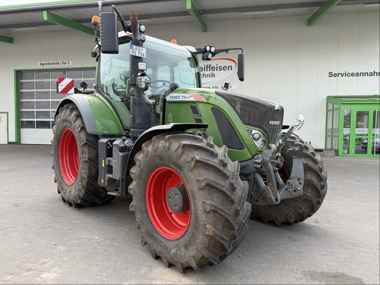 Fendt 724 Vario S4 - Farm tractor: picture 1 Fendt 724 Vario S4 - Farm tractor: picture 1