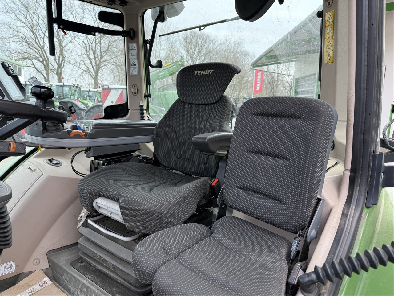 Fendt 724 Vario S4 - Farm tractor: picture 5 Fendt 724 Vario S4 - Farm tractor: picture 5