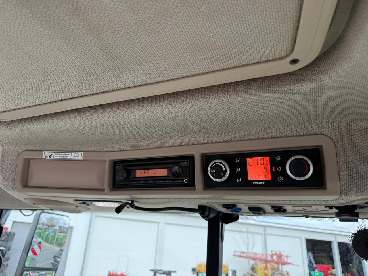 Fendt 724 Vario S4 - Farm tractor: picture 3 Fendt 724 Vario S4 - Farm tractor: picture 3