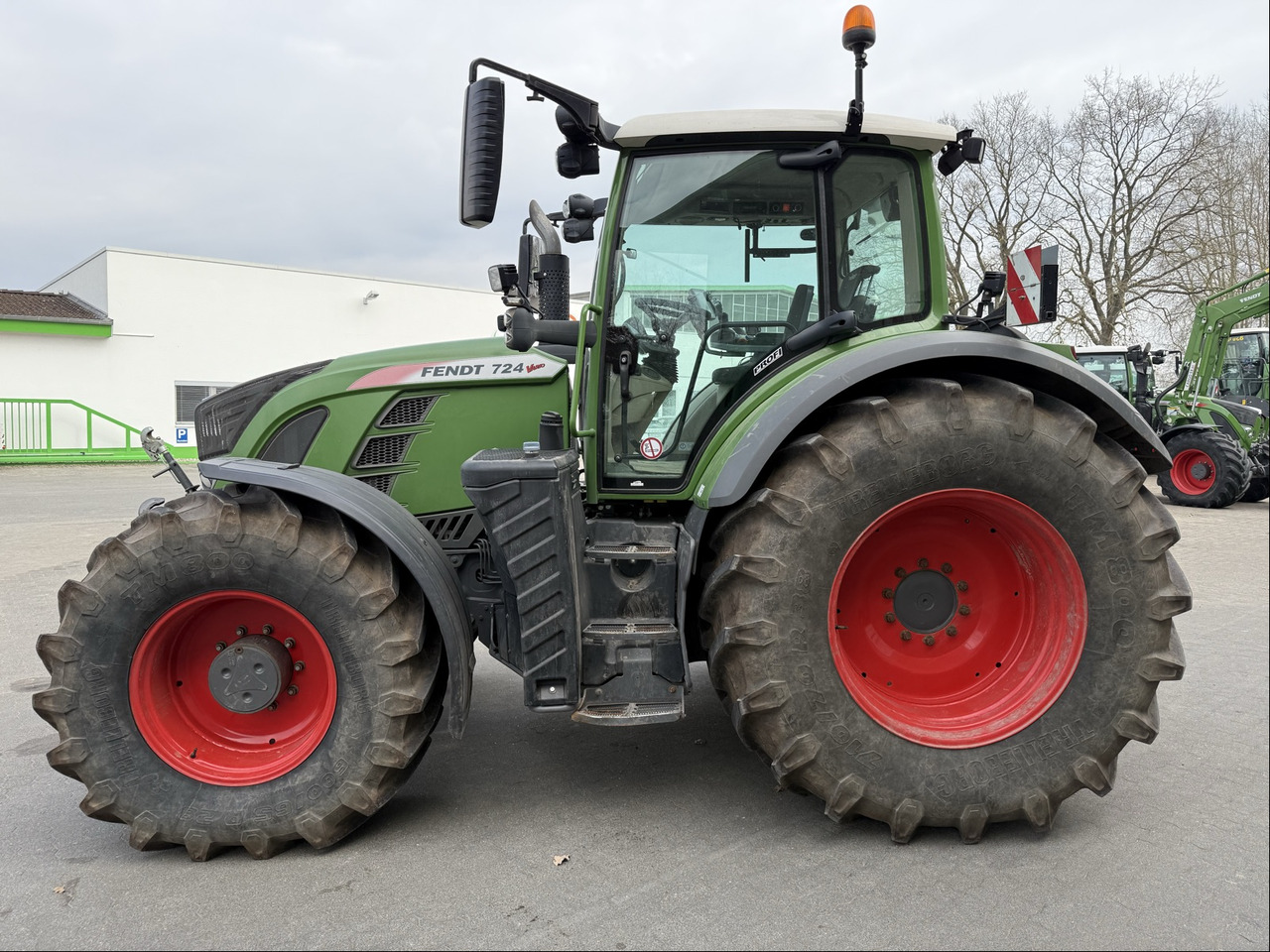 Fendt 724 Vario S4 - Farm tractor: picture 2 Fendt 724 Vario S4 - Farm tractor: picture 2