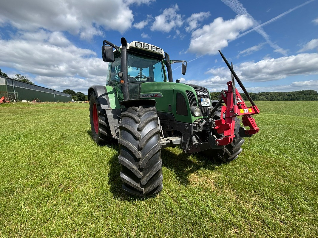 Fendt Favorit 712 Vario - Farm tractor: picture 2 Fendt Favorit 712 Vario - Farm tractor: picture 2