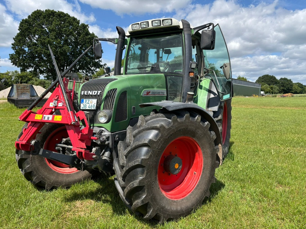 Fendt Favorit 712 Vario - Farm tractor: picture 1 Fendt Favorit 712 Vario - Farm tractor: picture 1
