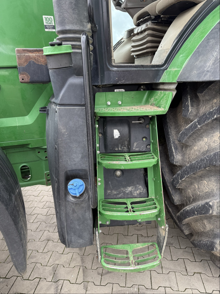John Deere 7310R E23 - Farm tractor: picture 3 John Deere 7310R E23 - Farm tractor: picture 3