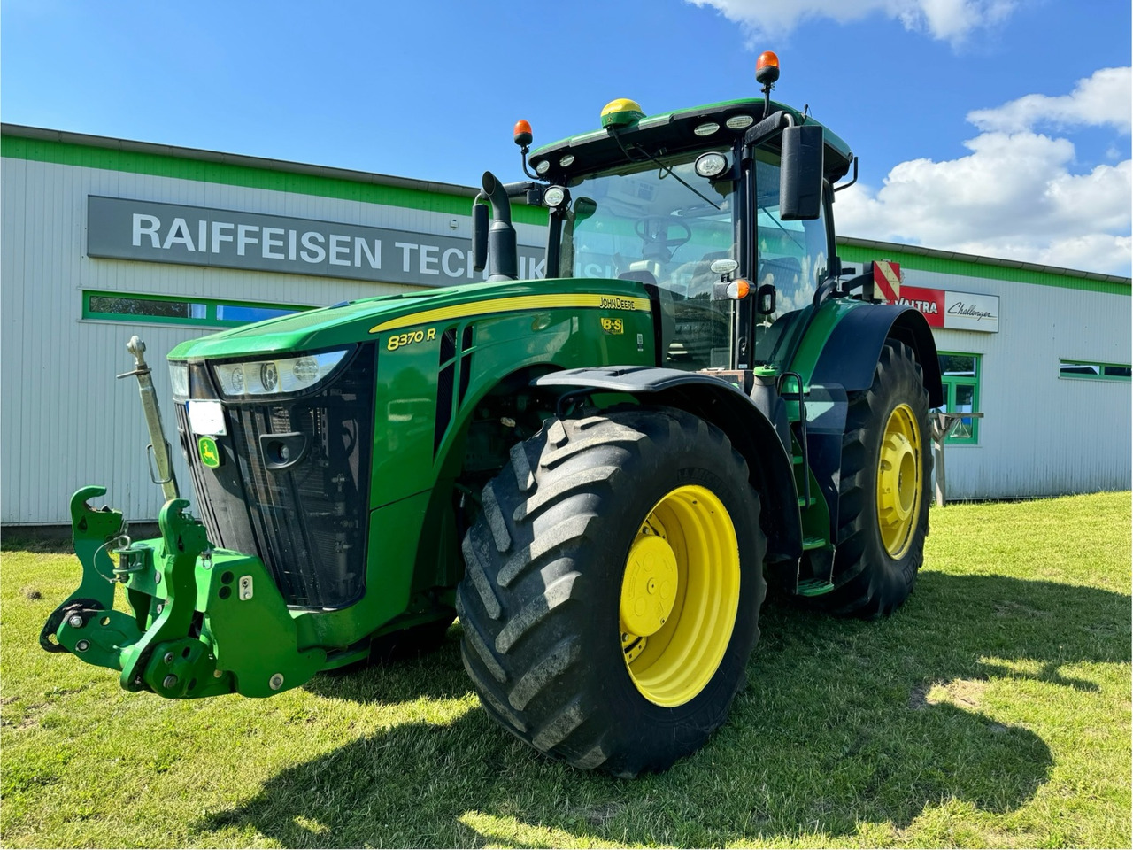 John Deere 8370 R - Farm tractor: picture 1 John Deere 8370 R - Farm tractor: picture 1